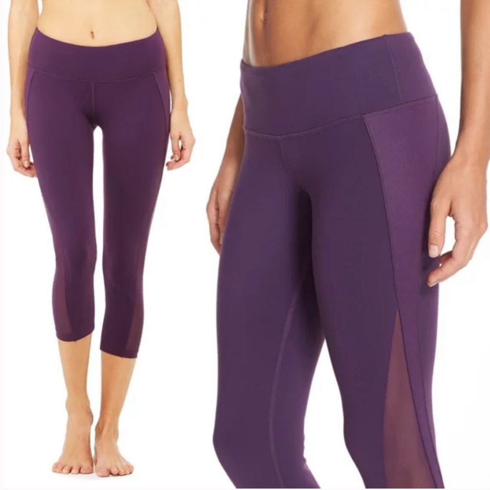 ALO Yoga- Nova Capri Mesh Panel Legging in size M in purple penance